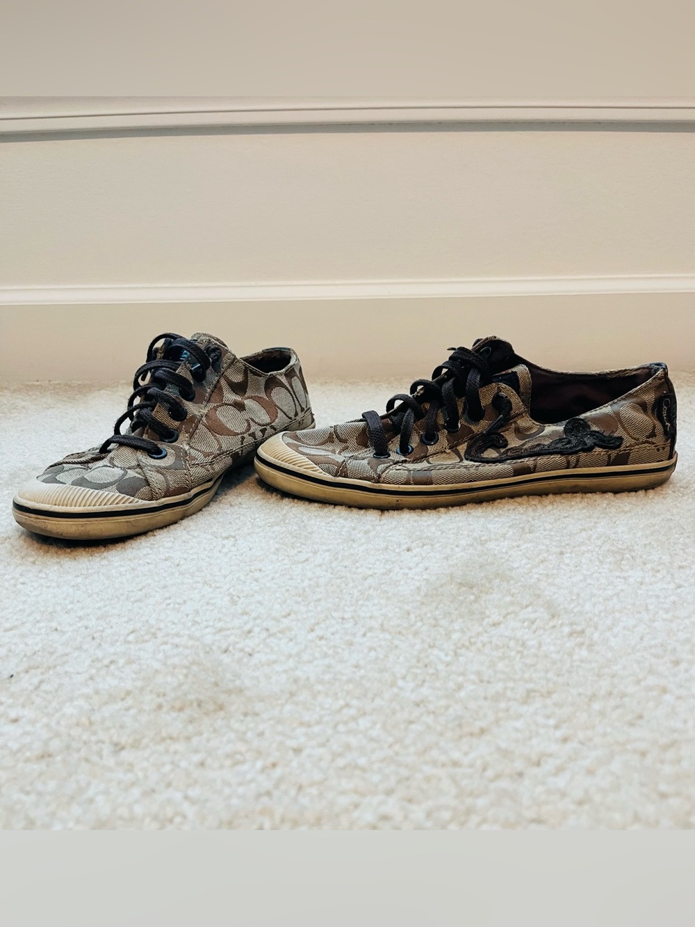 Coach Women’s Khaki Signature Canvas Low-Top Sneakers with Black Trim Size 7.5